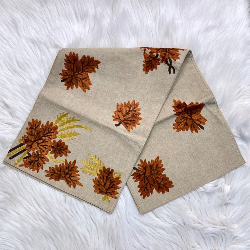 NEW SIMPLY ENVOGUE Fall Table Runner